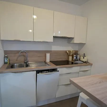 Xena - With Terrace Aspretto - By Tgb Apartment