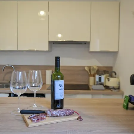 Xena - With Terrace Aspretto - By Tgb Apartment *