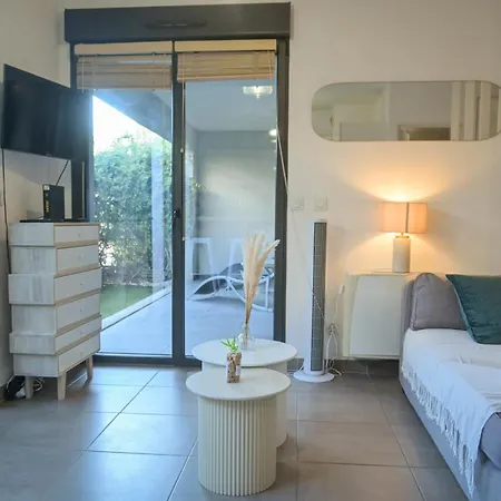 Apartment Xena - With Terrace Aspretto - By Tgb *