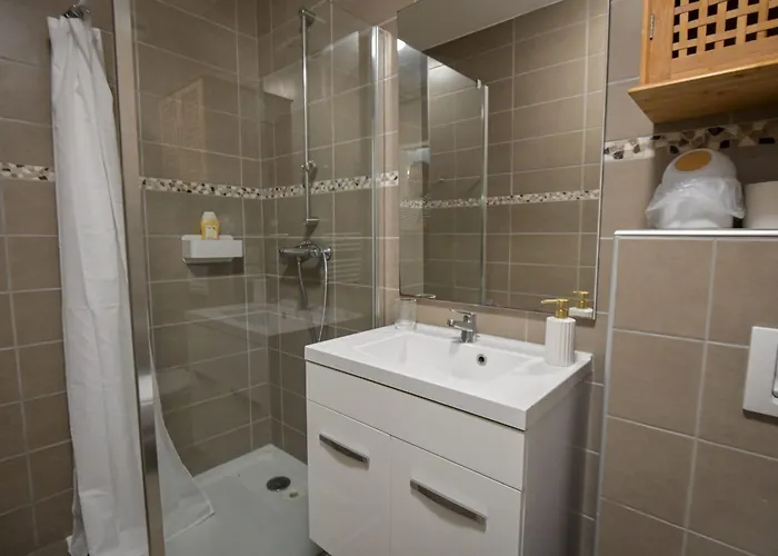 Xena - With Terrace Aspretto - By Tgb Appartement *