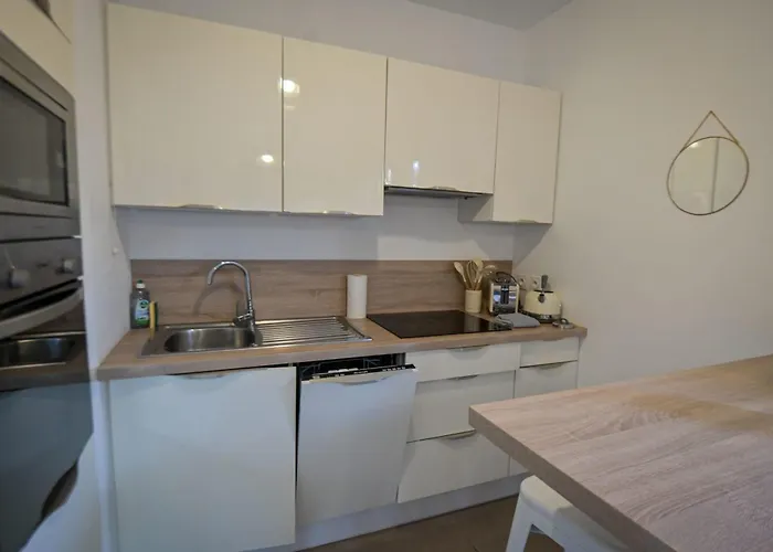 Xena - With Terrace Aspretto - By Tgb Apartment