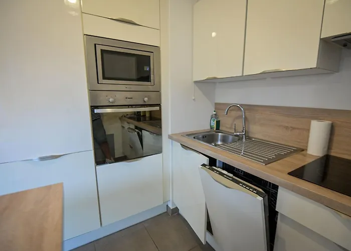 Xena - With Terrace Aspretto - By Tgb Appartement *